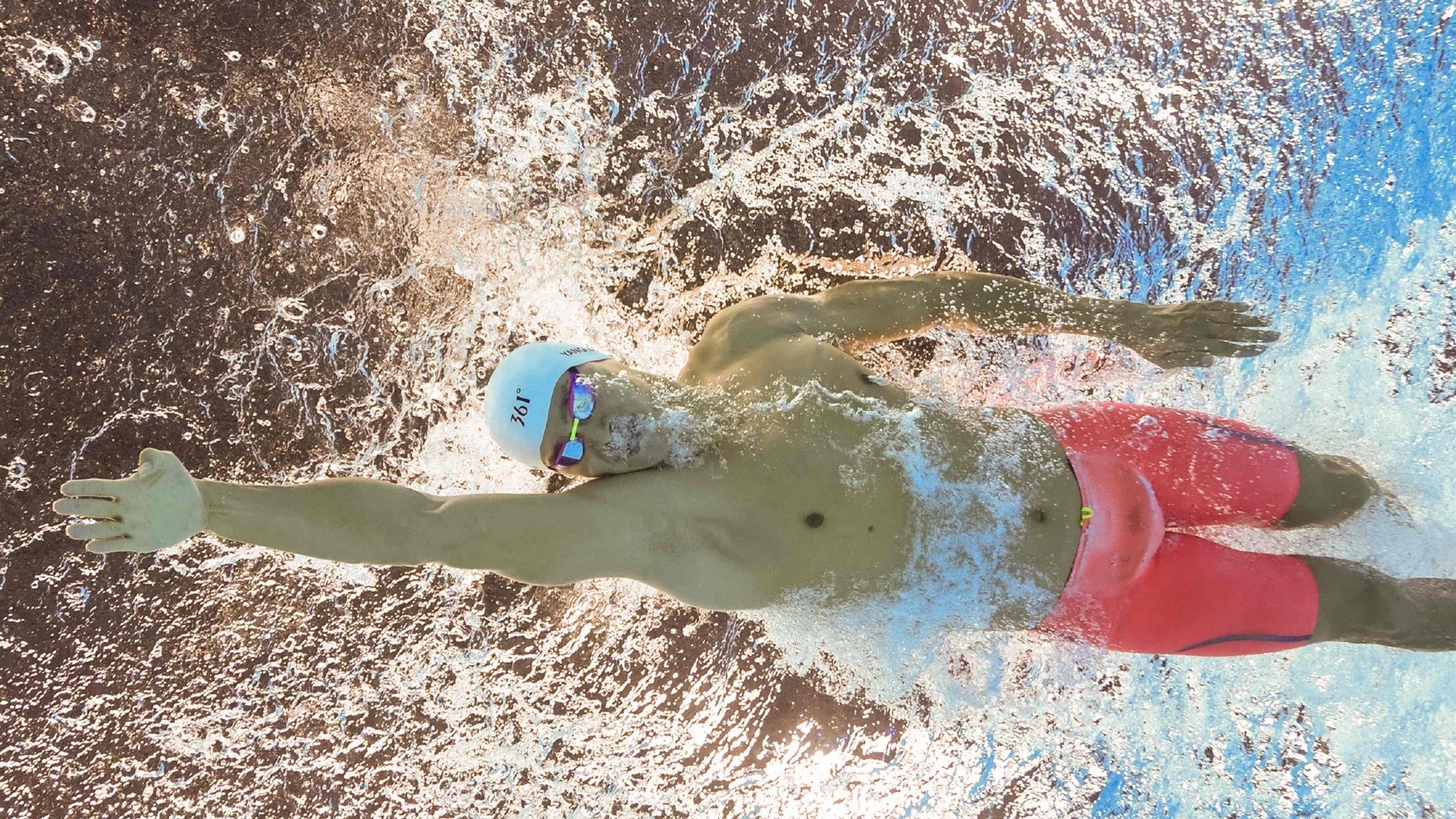 “德甲领头羊战火重燃，压力与日俱增”，德甲阵营