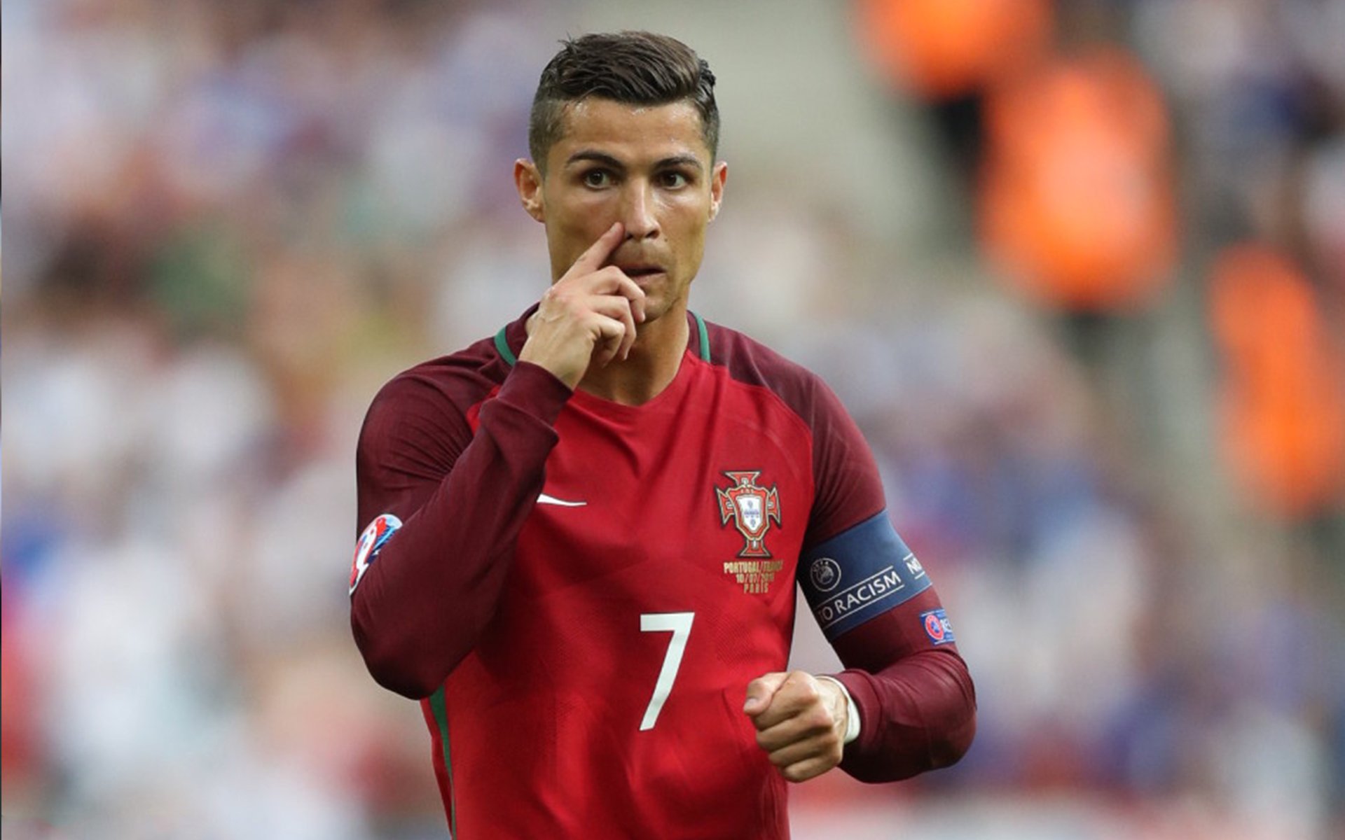 赫塔菲续约主帅,球队稳定发挥,赫塔菲队主客场球衣